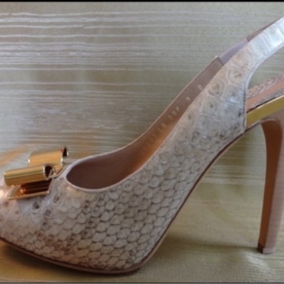 Salvatore Ferragamo Solidea Python Size 6 1/2 - Picture 11 of 11